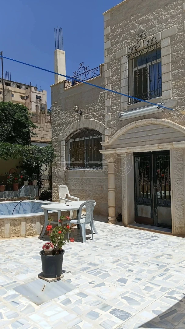 فيلا/منزل في الزرقاء الزواهر بالقرب من صيدلية مسلم - 69,000 دأ - صورة 1