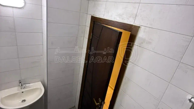 شقة - قرب اشارة الغاز - خلف مدارس الارتقاء  - 60000 دأ