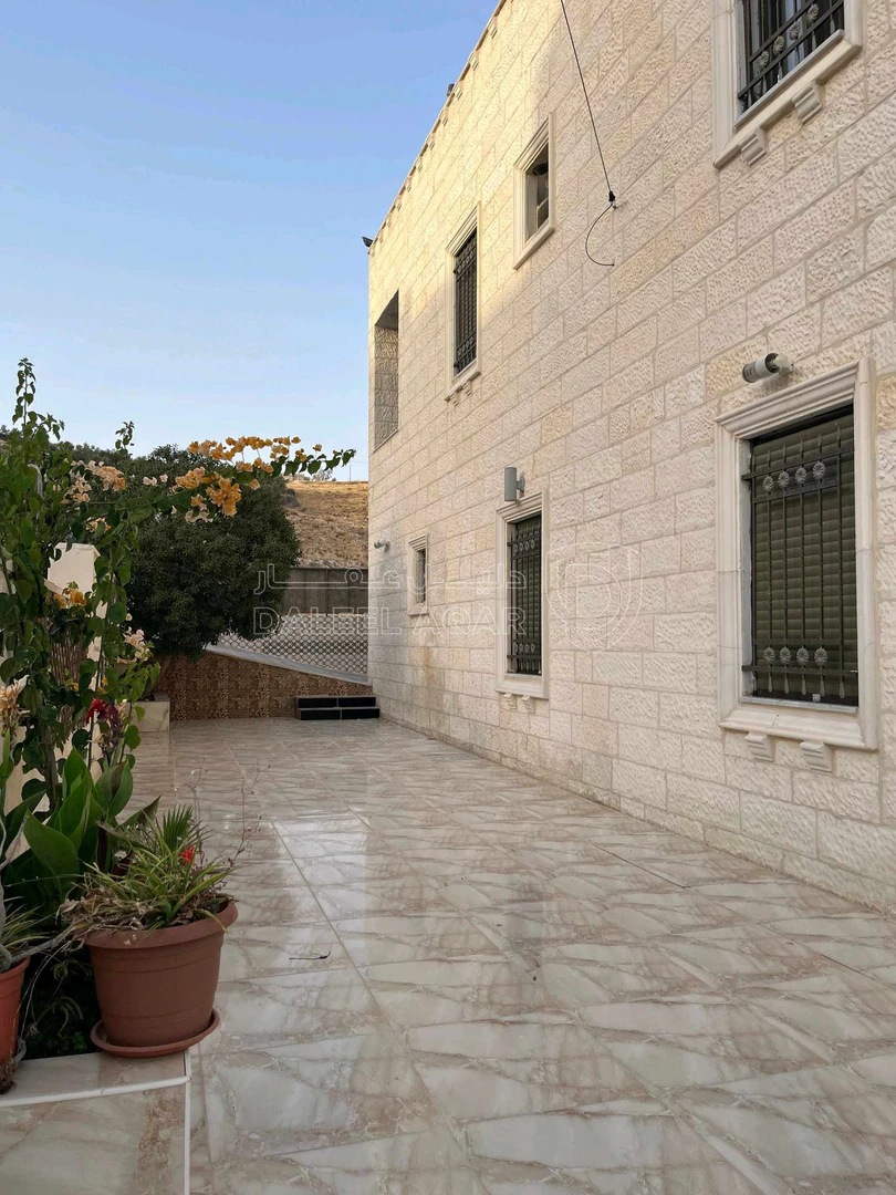 فيلا/منزل في البلقاء السلط بطنا - 250,000 دأ - صورة 1