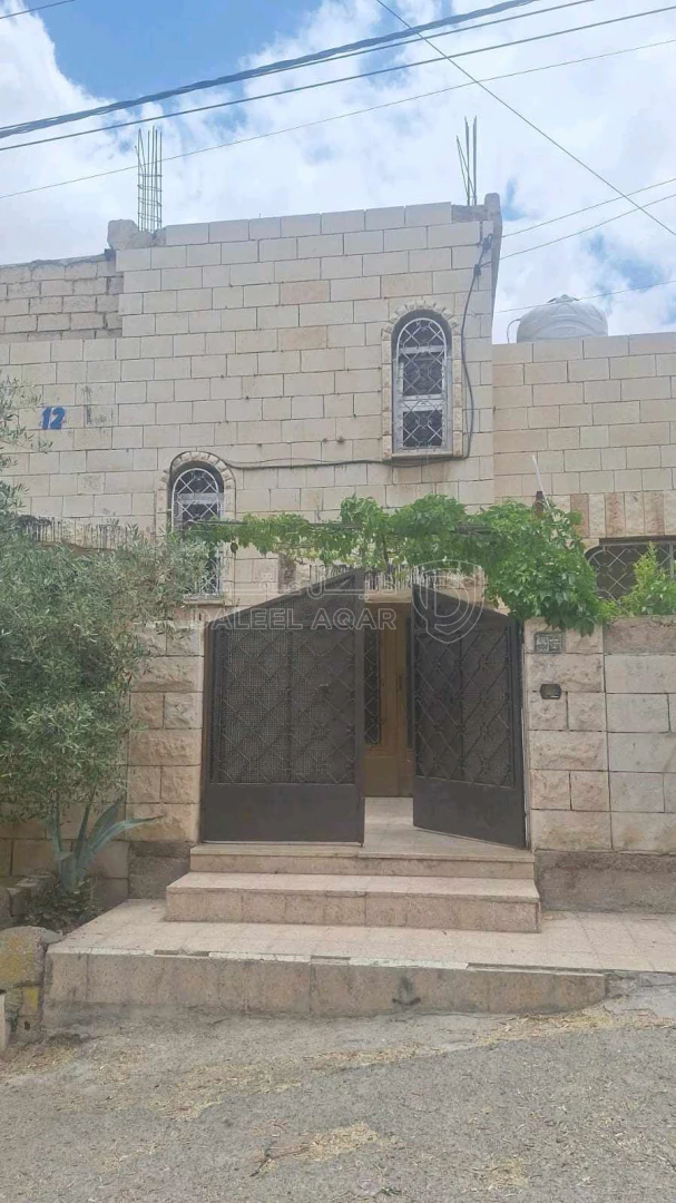 فيلا/منزل في سعر مغري للبيع بيت جبل طارق الزرقاء دوار البقيع - 130,000 دأ - صورة 3