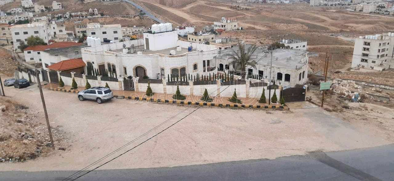 فيلا/منزل في الزرقاء ، ضاحية المدينة المنورة  - 150,000 دأ - صورة 1