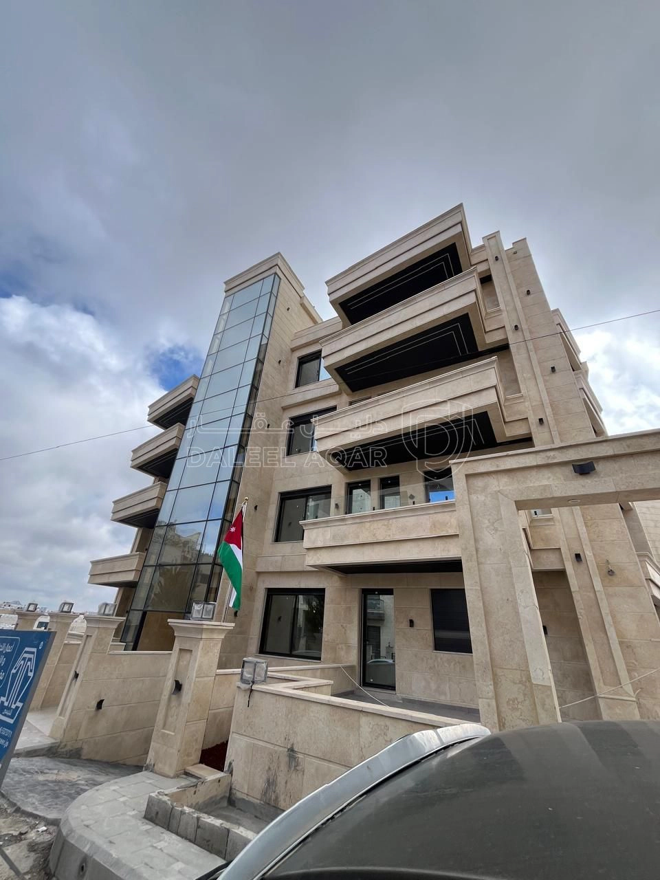 شقة في شقة في ضاحية النخيل تشطيب ملوكي من المالك  - 175,000 دأ - صورة 1