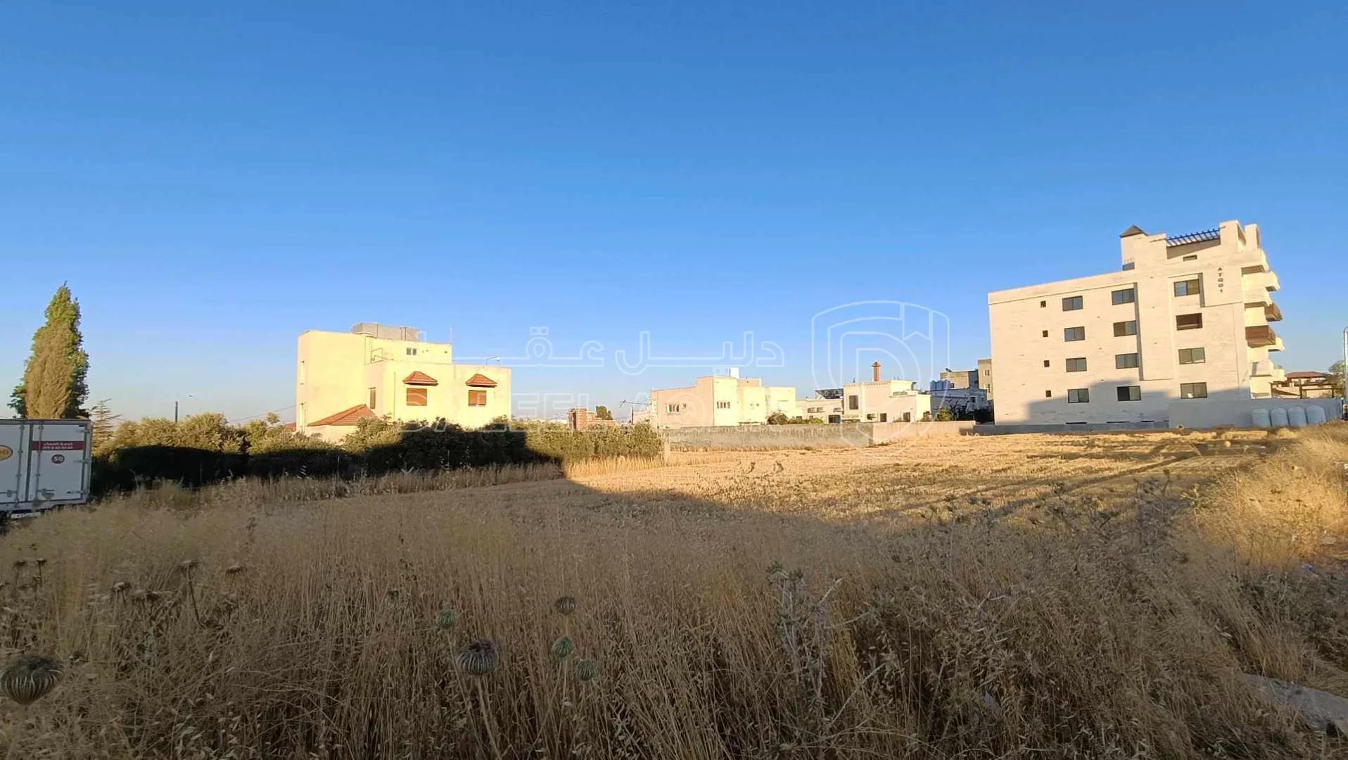 أرض في ارض للبيع في اربد حواره يبعد عن شارع البتراء ٤٠٠م - 120,000 دأ - صورة 1