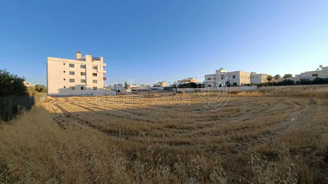 أرض - ارض للبيع في اربد حواره يبعد عن شارع البتراء ٤٠٠م - 120000 دأ