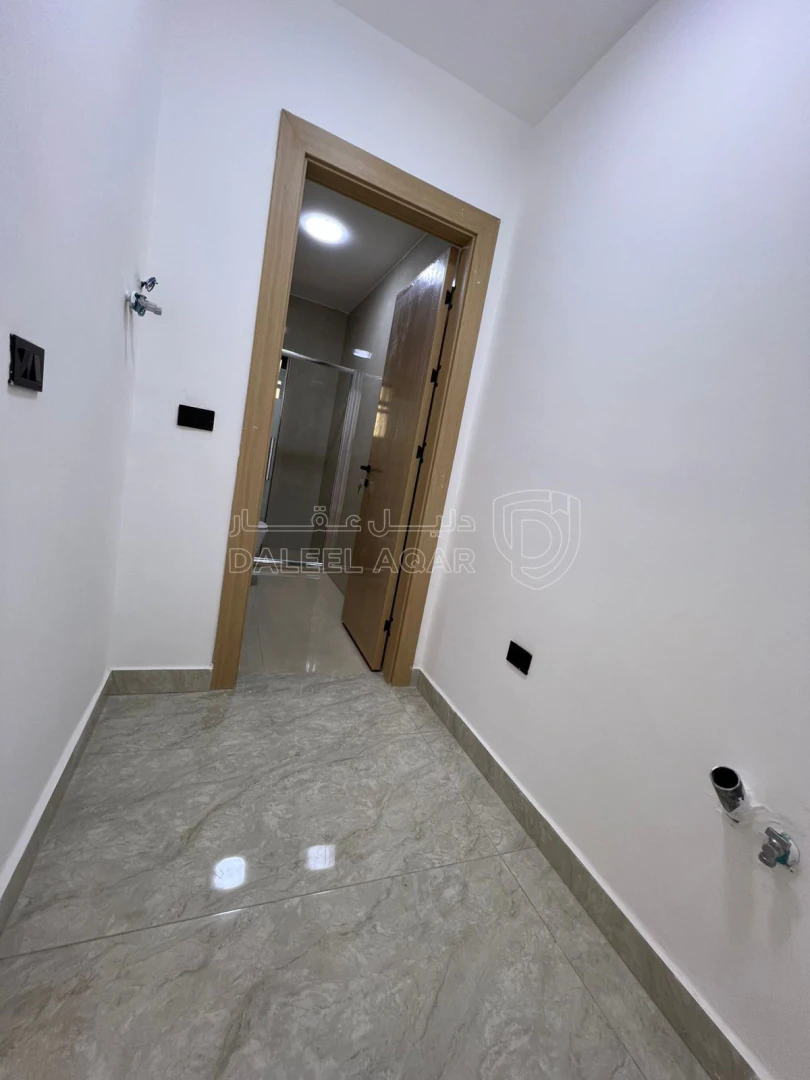 شقة في عمان - شارع الاستقلال  - 85,000 دأ - صورة 1