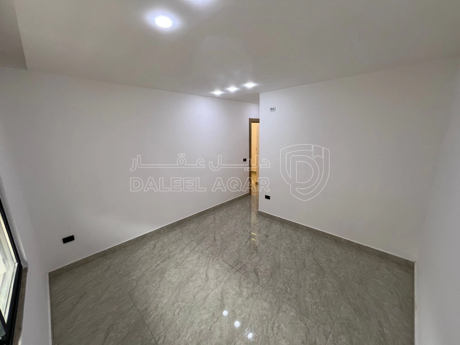 شقة في عمان - شارع الاستقلال  - 85,000 دأ - صورة 1