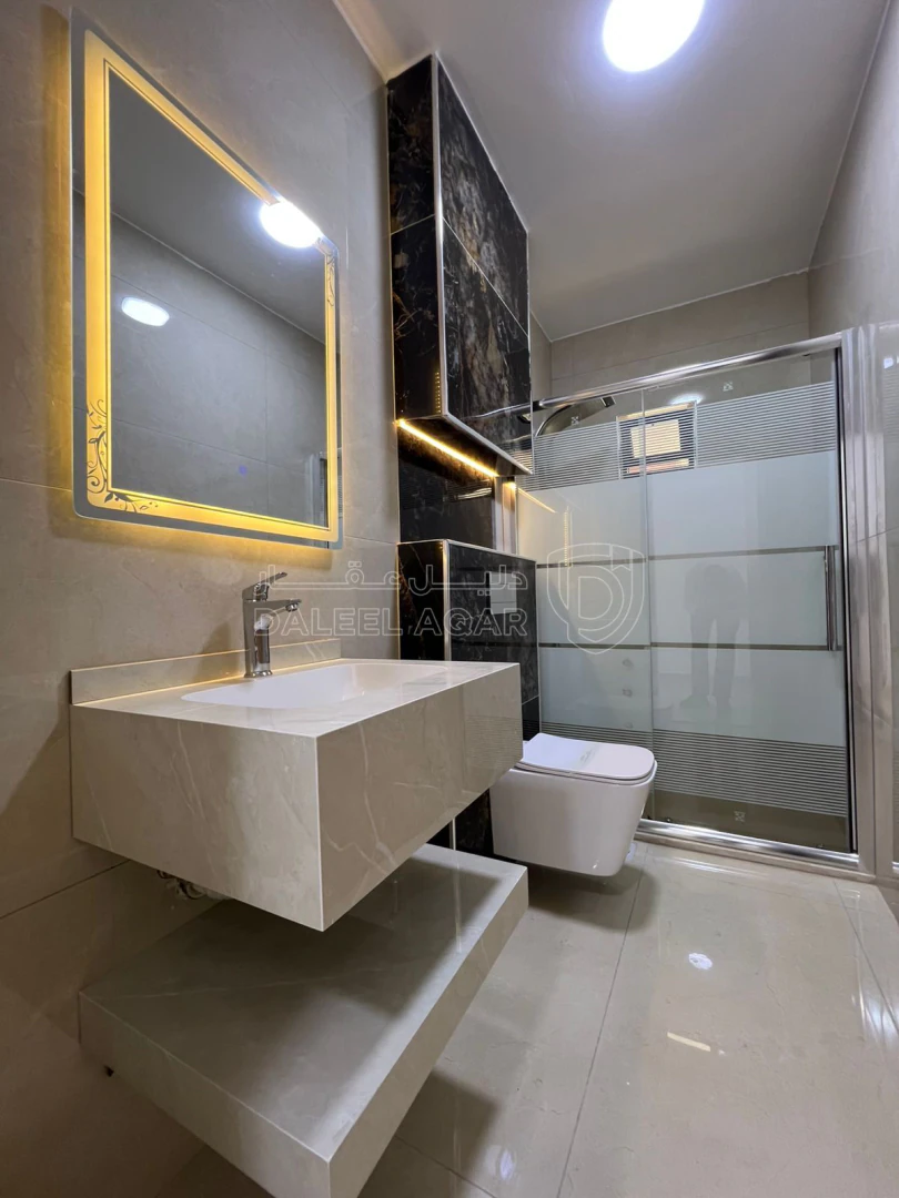 شقة في عمان - شارع الاستقلال  - 85,000 دأ - صورة 1