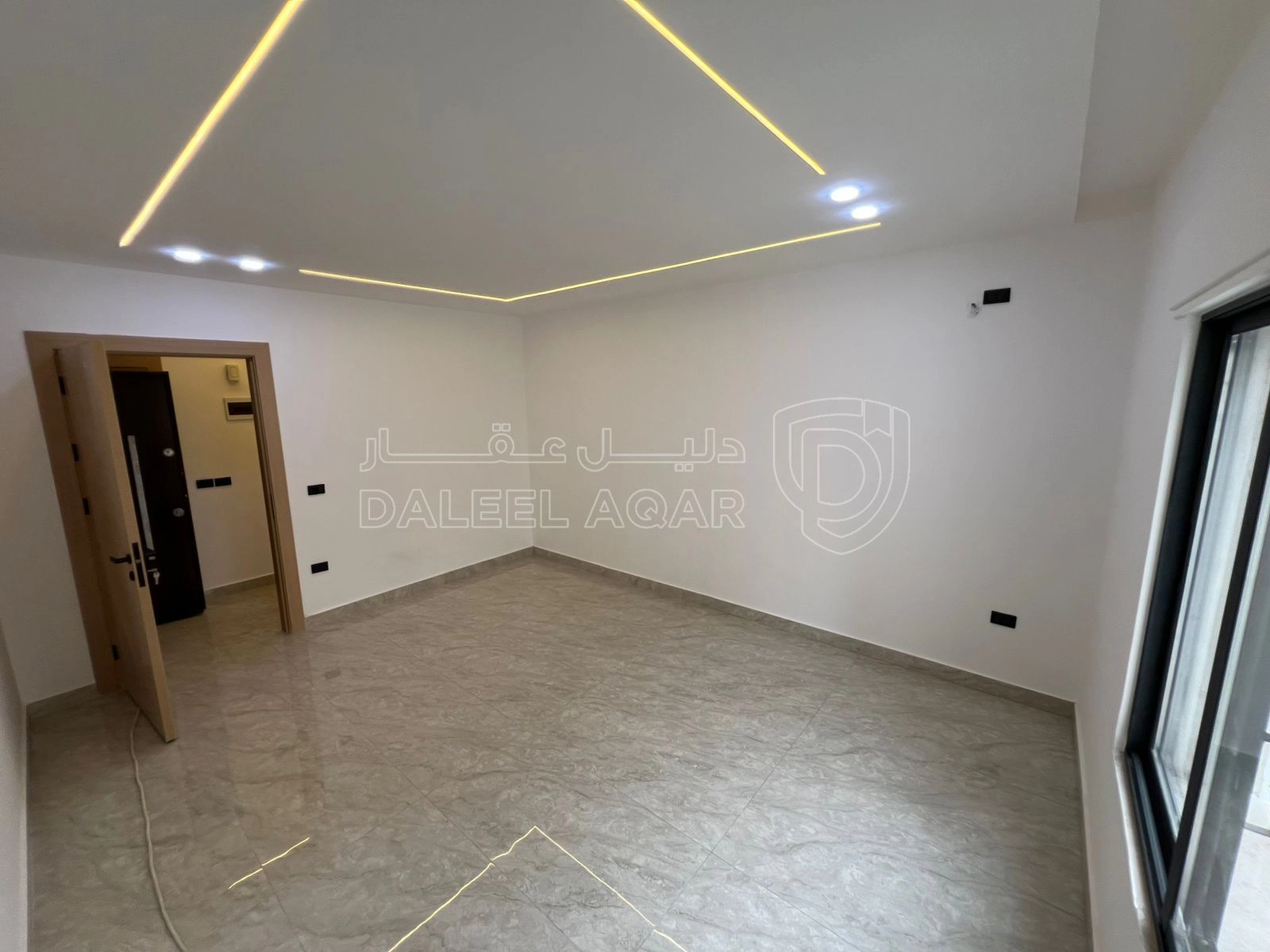 شقة في عمان - شارع الاستقلال  - 85,000 دأ - صورة 1