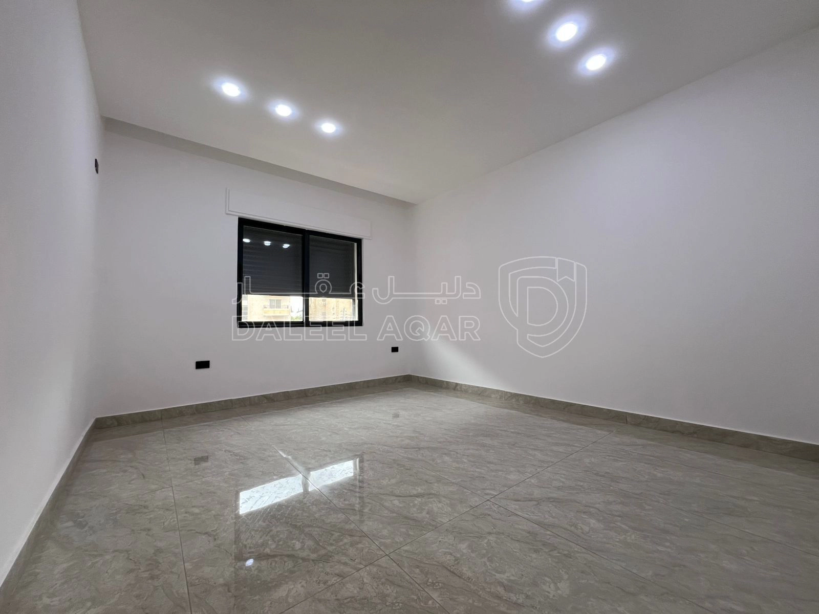 شقة في عمان - شارع الاستقلال  - 85,000 دأ - صورة 1