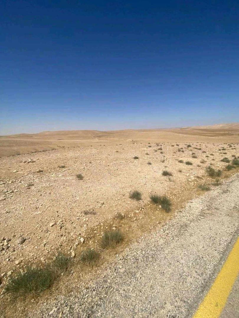 أرض في الموقر بالقرب من مدرسة محارب - 35,000 دأ - صورة 1