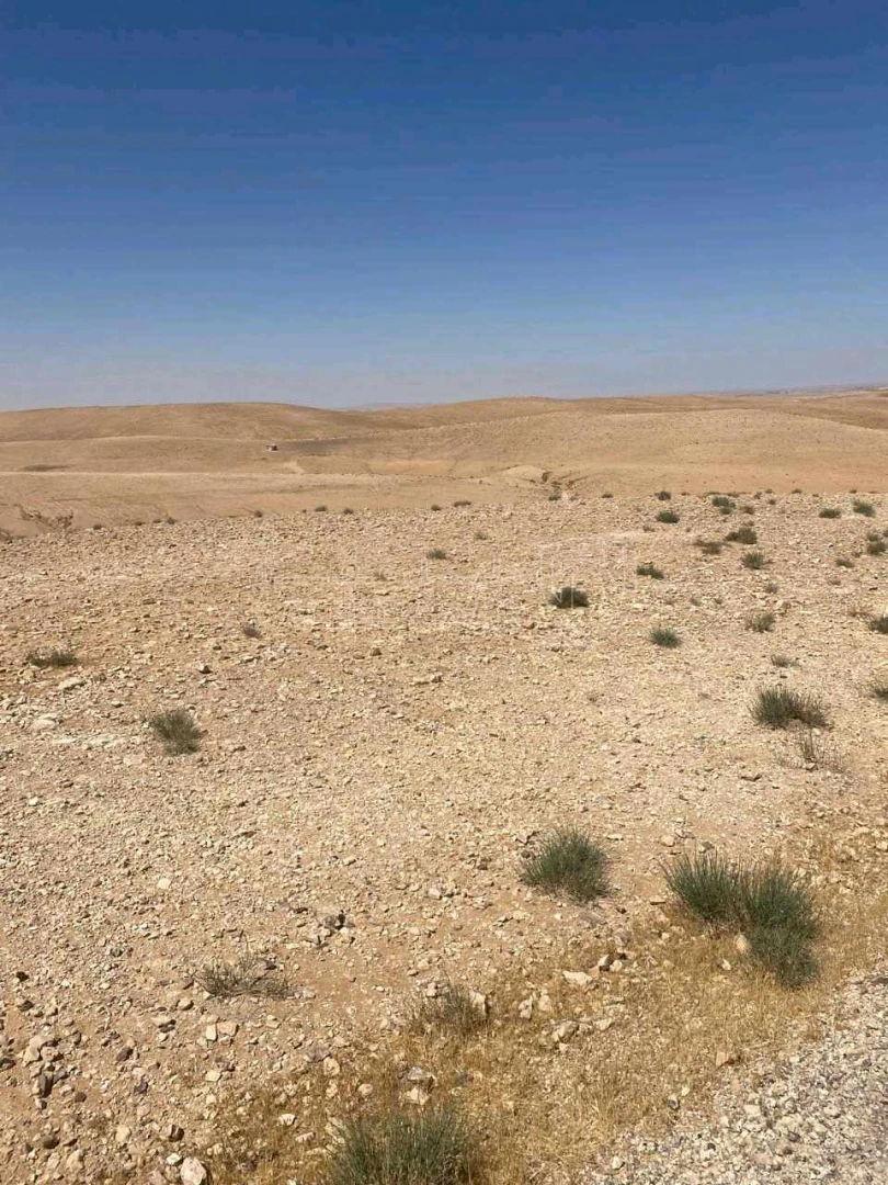 أرض في الموقر بالقرب من مدرسة محارب - 35,000 دأ - صورة 1