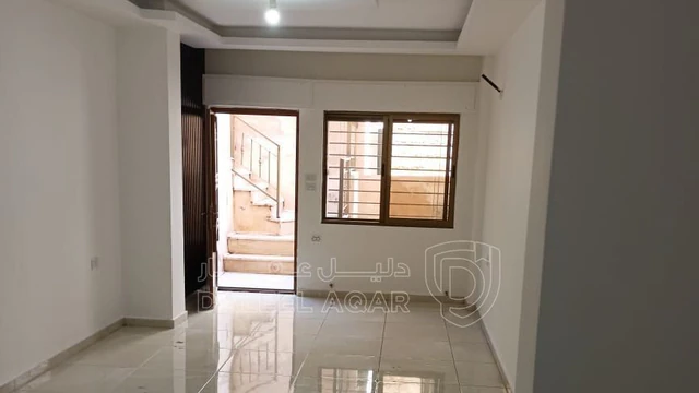 شقة في شقه بسعر لقطه في منطقه الزهور  - 50,000 دأ - صورة NaN