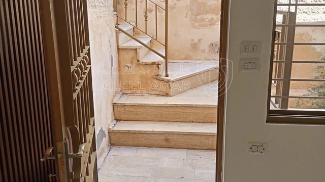 شقة في شقه بسعر لقطه في منطقه الزهور  - 50,000 دأ - صورة NaN