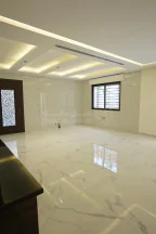 شقة في طابق اول مساحة 240 مشروع 122ام السماق الدر المنثور - 190,000 دأ - صورة NaN