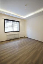 شقة في طابق اول مساحة 240 مشروع 122ام السماق الدر المنثور - 190,000 دأ - صورة NaN