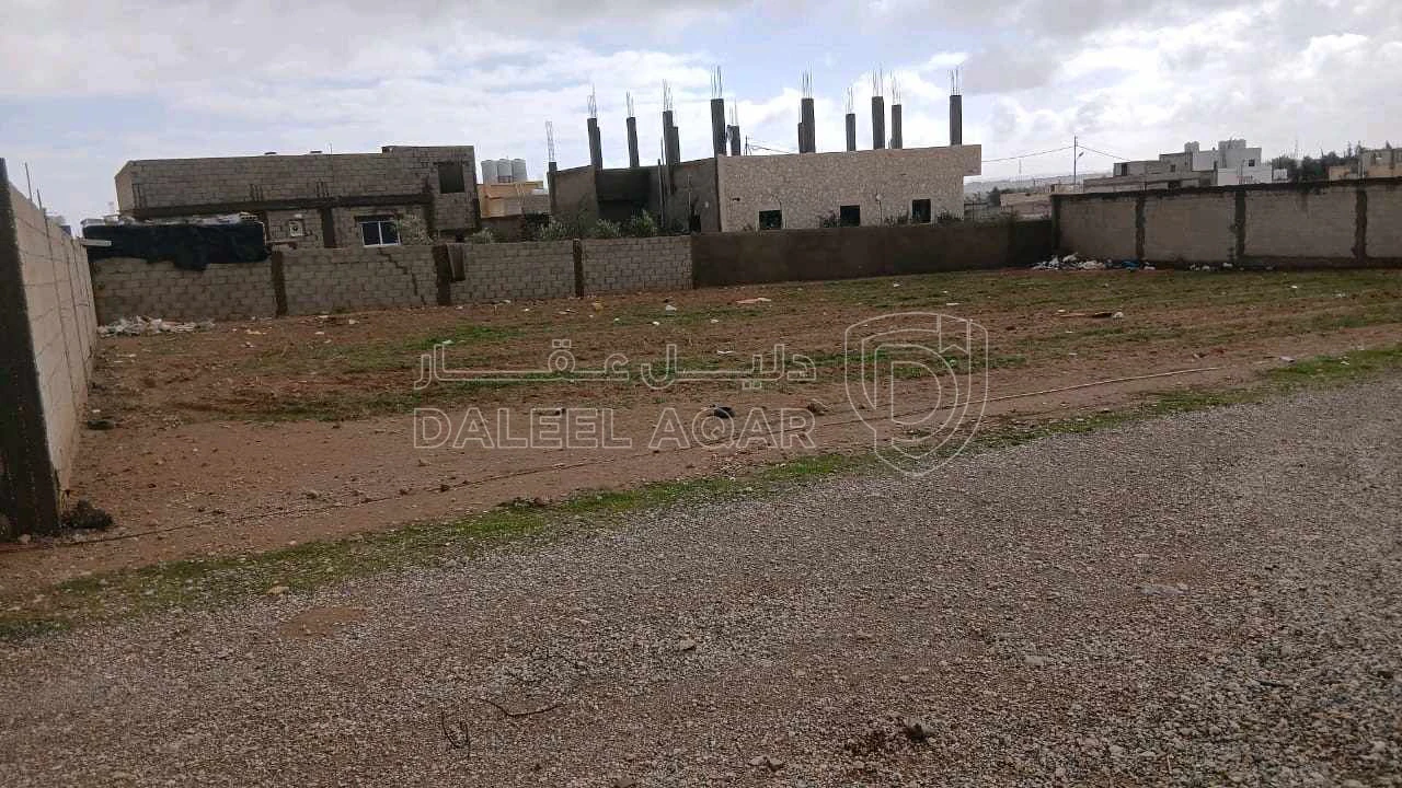 أرض في زويزا قرب مزرعة وشاليه آيه - 11,000 دأ - صورة 1