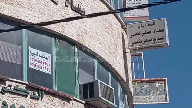 مكتب/تجاري - شارع الحصن مقابل البنك الاهلي  - 60000 دأ