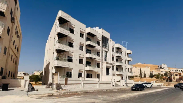 شقة - ارض بالقرب من مدرسة مرج الفرس  - 85000 دأ