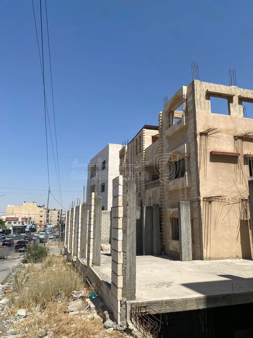 مبنى في الزرقاء الجديدة شارع 26 بجانب عمارة منير نشيوات - 700,000 دأ - صورة 1
