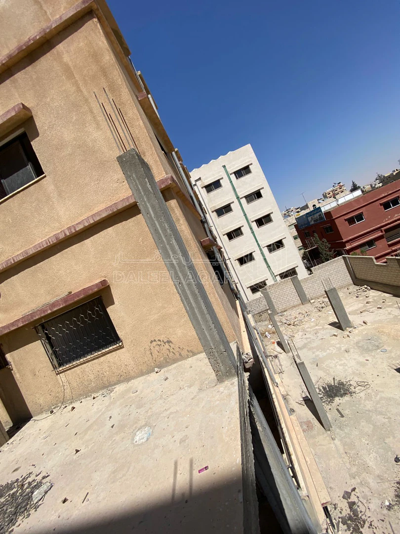 مبنى في الزرقاء الجديدة شارع 26 بجانب عمارة منير نشيوات - 700,000 دأ - صورة 1