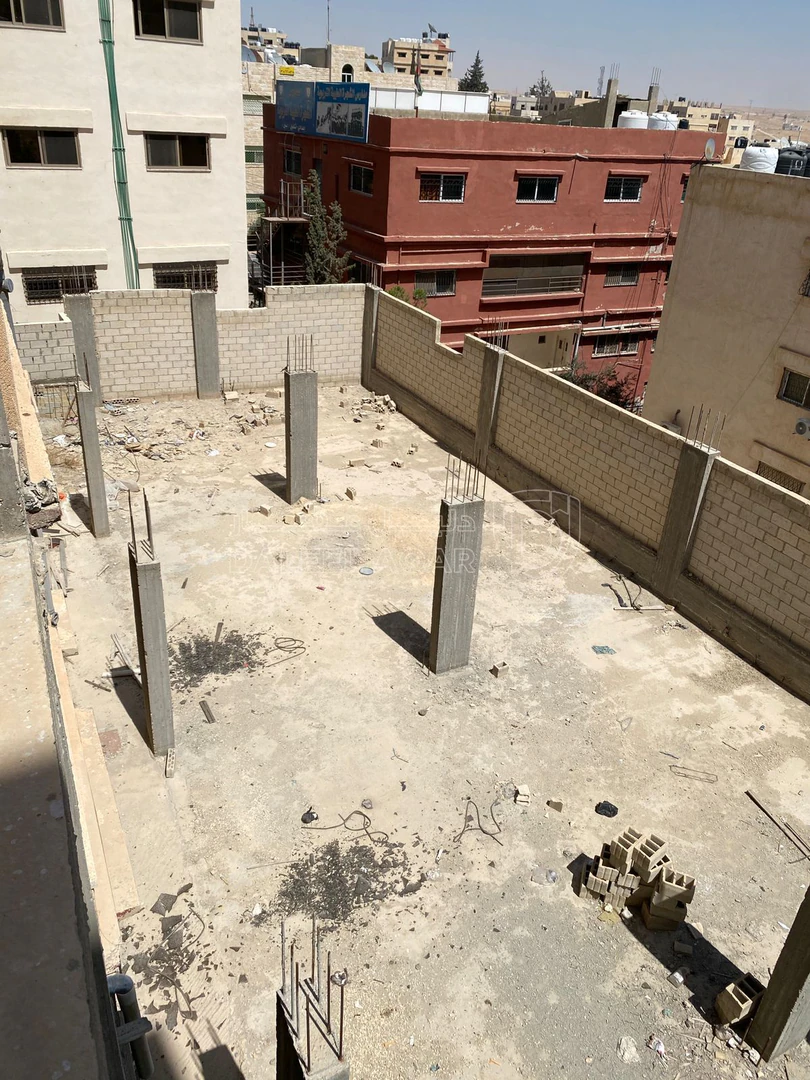 مبنى في الزرقاء الجديدة شارع 26 بجانب عمارة منير نشيوات - 700,000 دأ - صورة 1