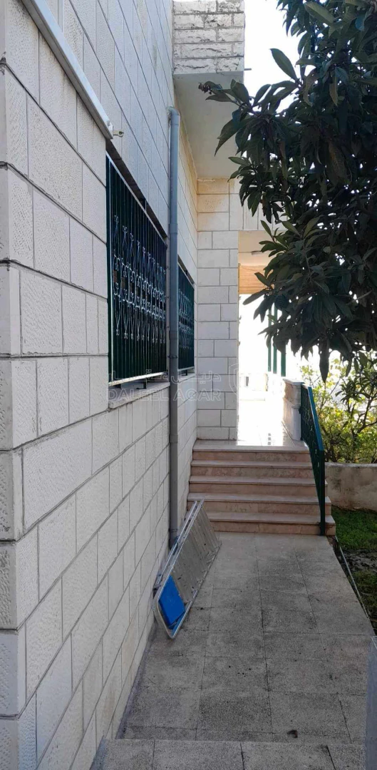 فيلا/منزل في مطعم الغربال - 220,000 دأ - صورة 1