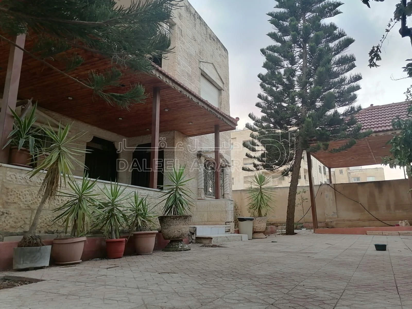 فيلا/منزل في اربد الحى الشرقى خلف مركز امنى الشرقى - 155,000 دأ - صورة 1
