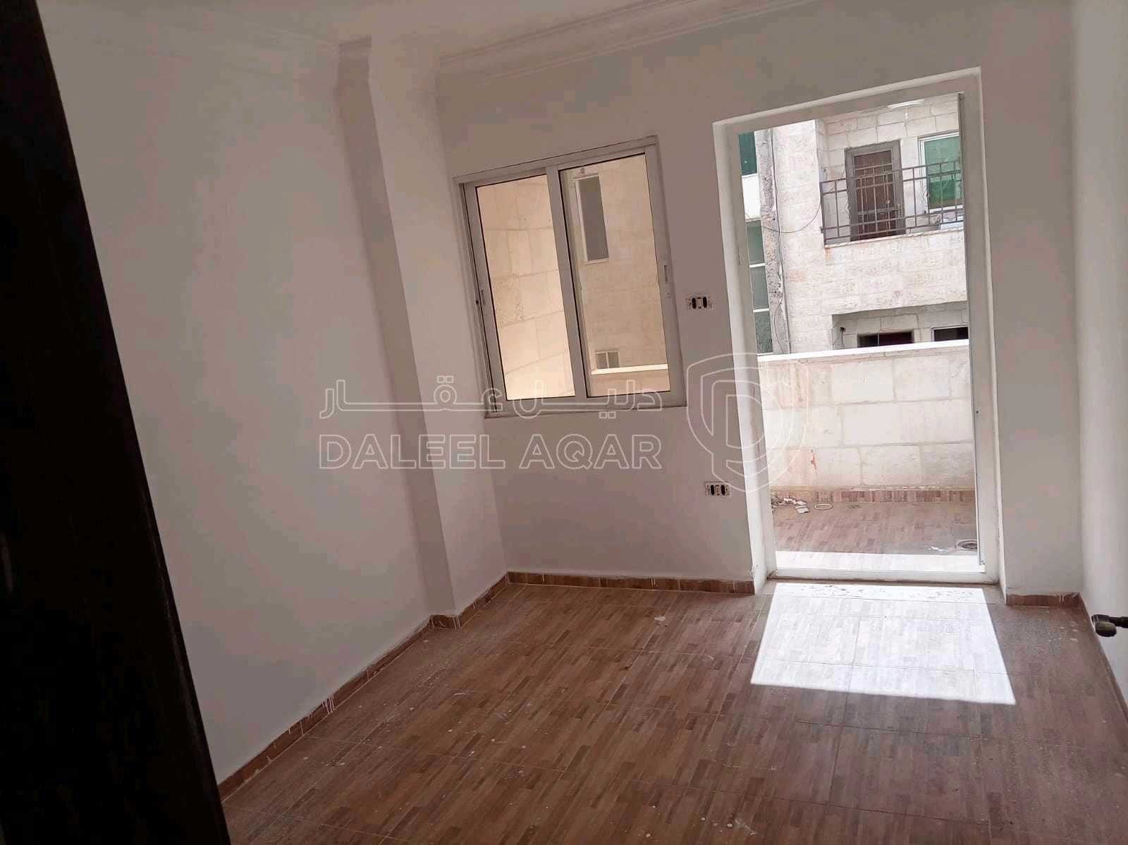 شقة في اربد شارع السرو قرب مسجد علياء التل - 15,000 دأ - صورة 1