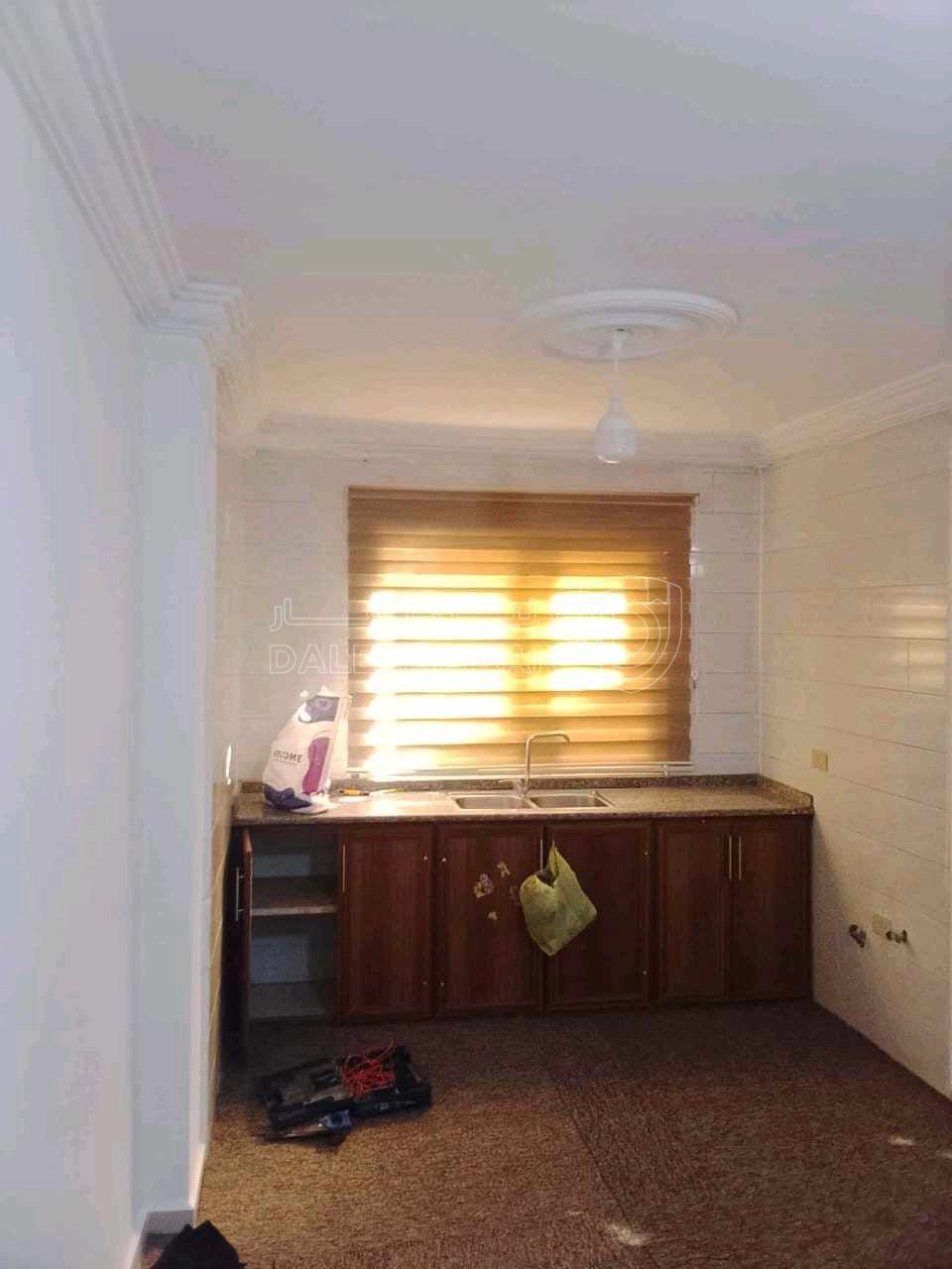 شقة في اربد شارع السرو قرب مسجد علياء التل - 15,000 دأ - صورة 1