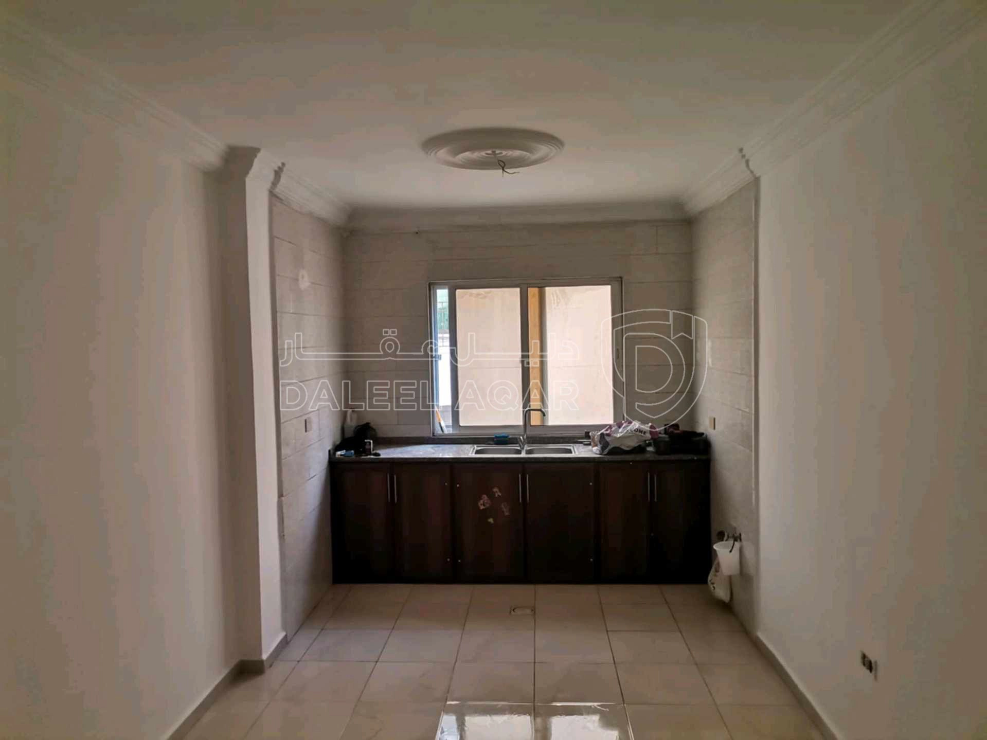 شقة في اربد شارع السرو قرب مسجد علياء التل - 15,000 دأ - صورة 1