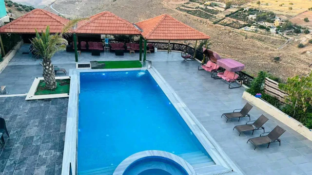 مزرعة/شاليه - السلط بيوضه  - 185000 دأ