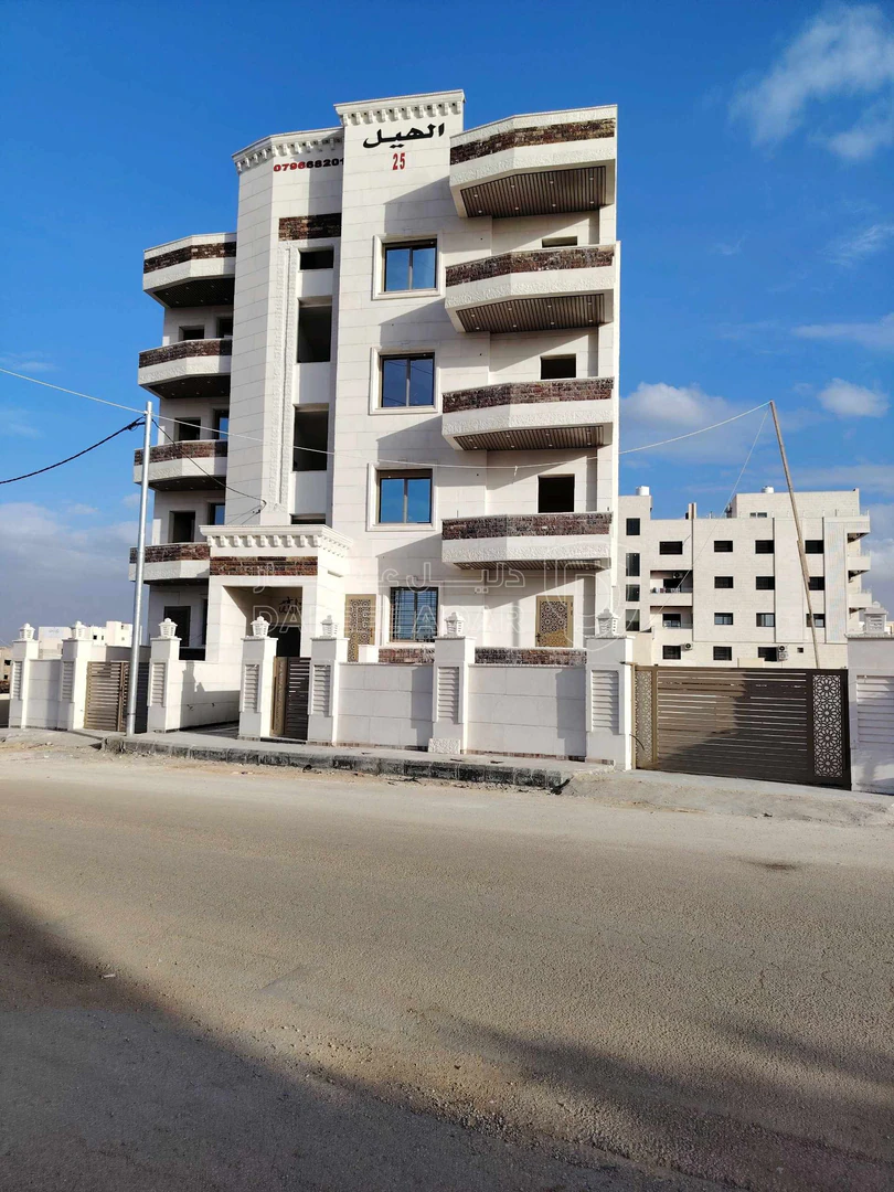 شقة في اربد دوار الثقافة وخلف مخابز قاسيون  - 68,000 دأ - صورة 1