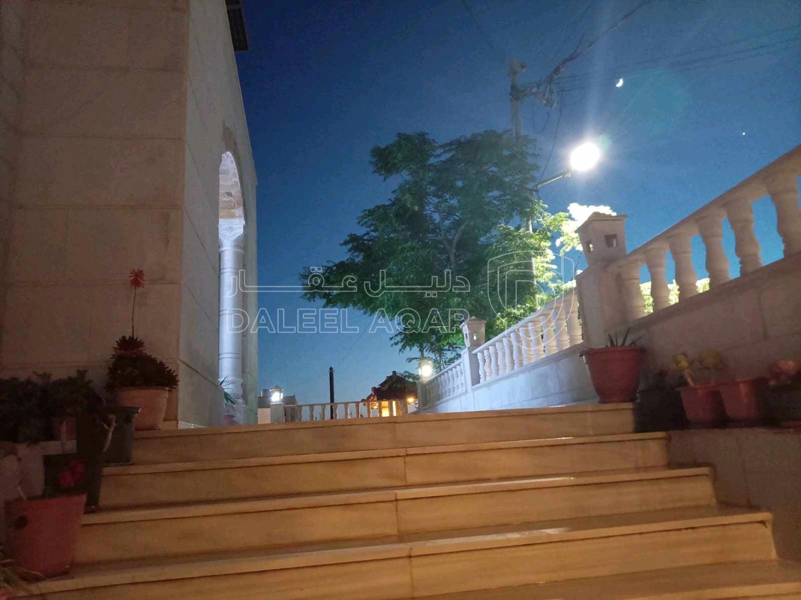 فيلا/منزل في الزرقاء البتراوي الجنوبي حي الروضه  - 130,000 دأ - صورة 1