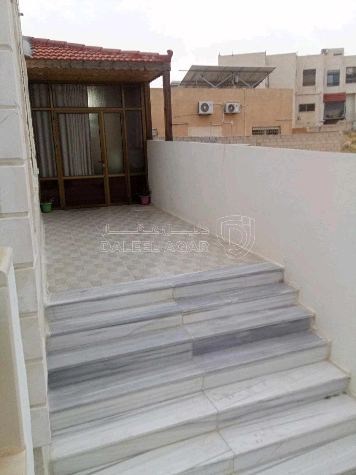 فيلا/منزل في الزرقاء البتراوي الجنوبي حي الروضه  - 130,000 دأ - صورة 1