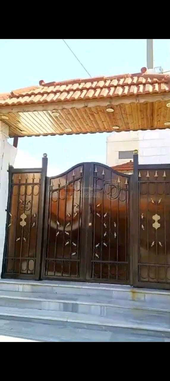فيلا/منزل في الزرقاء البتراوي الجنوبي حي الروضه  - 130,000 دأ - صورة 1