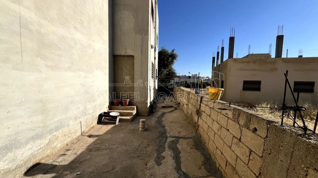 فيلا/منزل في بيت طابقين للبيع في مادبا - 116,999 دأ - صورة 1