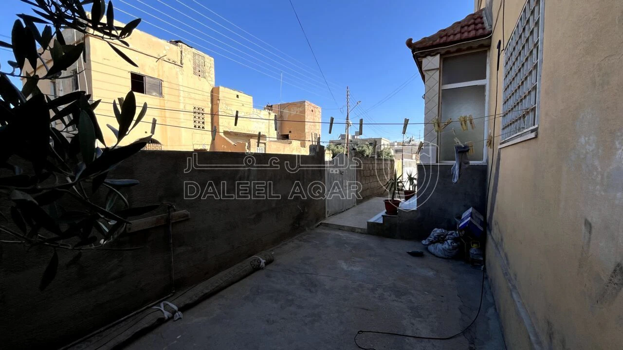 فيلا/منزل في بيت طابقين للبيع في مادبا - 116,999 دأ - صورة 1