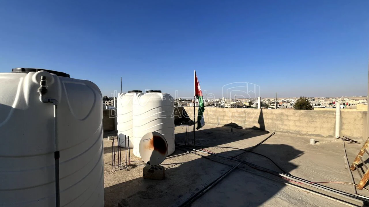 فيلا/منزل في بيت طابقين للبيع في مادبا - 116,999 دأ - صورة 1