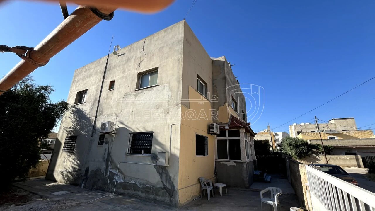 فيلا/منزل في بيت طابقين للبيع في مادبا - 116,999 دأ - صورة 1