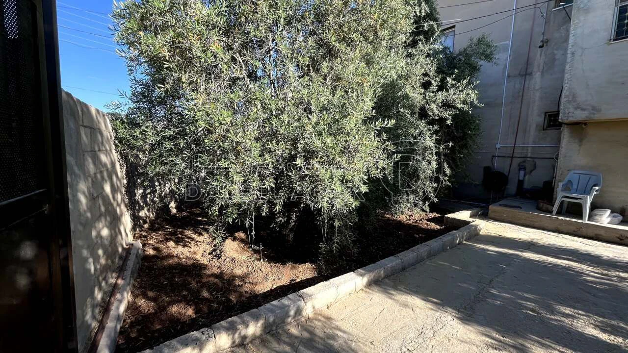 فيلا/منزل في بيت طابقين للبيع في مادبا - 116,999 دأ - صورة 1