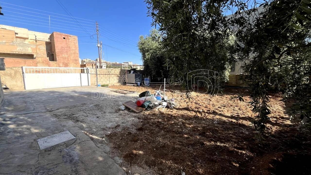 فيلا/منزل في بيت طابقين للبيع في مادبا - 116,999 دأ - صورة 1