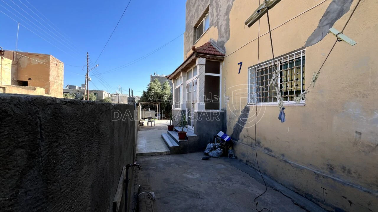 فيلا/منزل في بيت طابقين للبيع في مادبا - 116,999 دأ - صورة 1