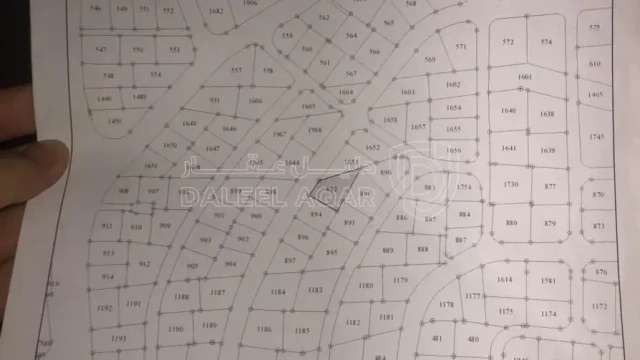 أرض - ام اذينة الغربي - 650000 دأ
