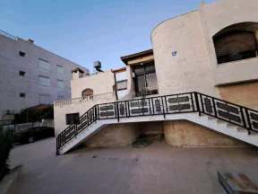 فيلا/منزل في 🏡 منزل للبيع – الجبيهة / بالقرب من دوار المنهل📍  - 340,000 دأ - صورة NaN