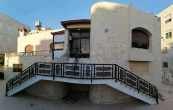 فيلا/منزل - 🏡 منزل للبيع – الجبيهة / بالقرب من دوار المنهل📍  - 340000 دأ
