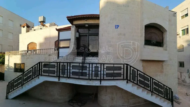 فيلا/منزل - 🏡 منزل للبيع – الجبيهة / بالقرب من دوار المنهل📍  - 340000 دأ
