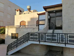 فيلا/منزل في 🏡 منزل للبيع – الجبيهة / بالقرب من دوار المنهل📍  - 340,000 دأ - صورة NaN