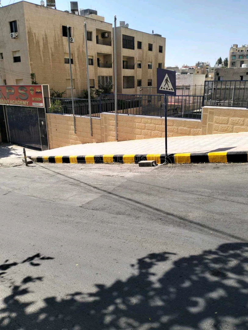 أرض في خلف صويلح مول مباشرة  - 450,000 دأ - صورة 1