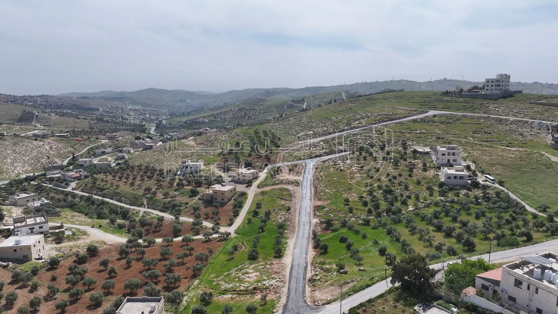 أرض في أرض مميزة في أم رمانة – شارع الاردن - 68,000 دأ - صورة 1