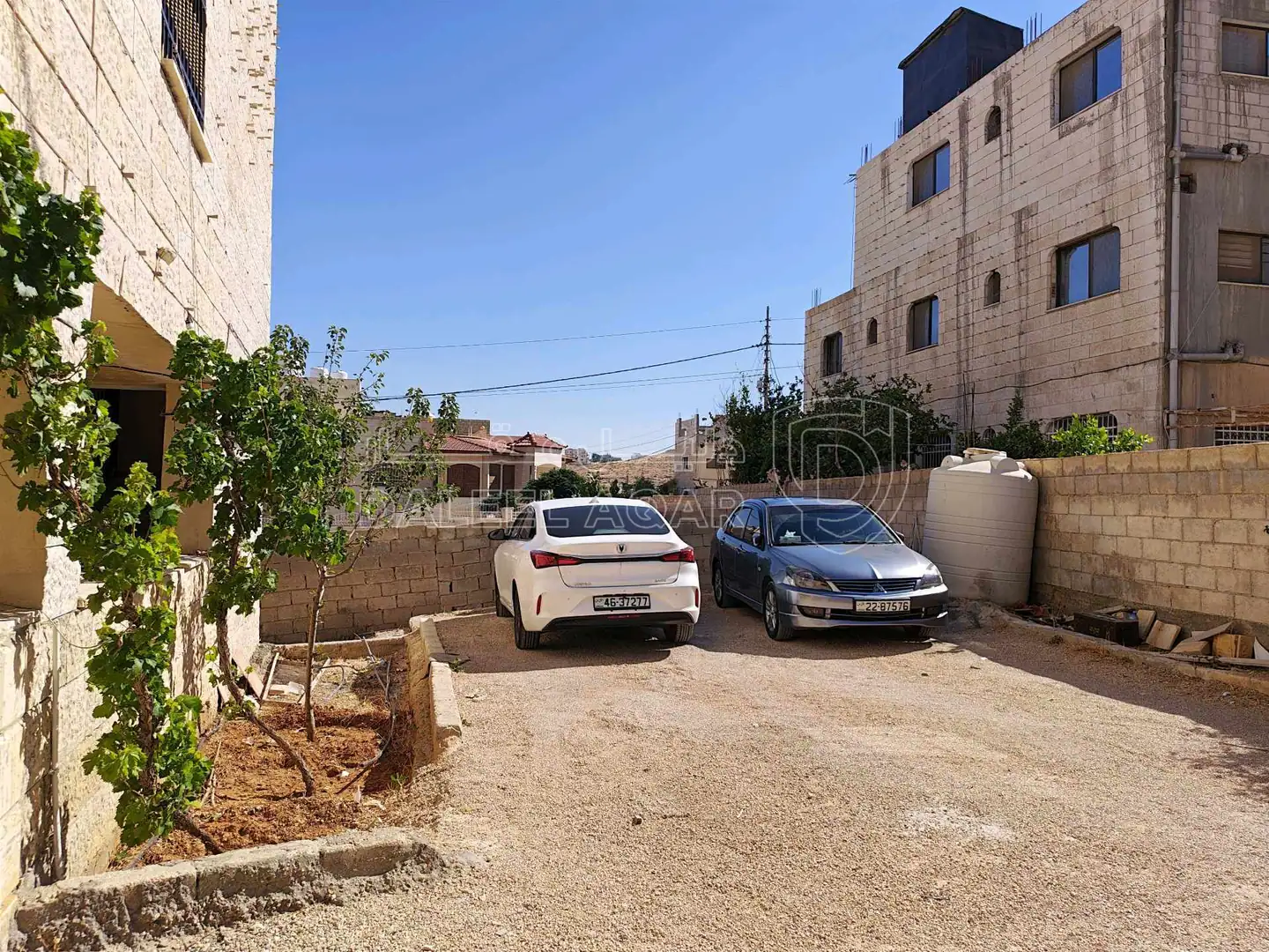 فيلا/منزل في منزل مستقل للبيع 3 طوابق 4 شقق - 140,000 دأ - صورة 3